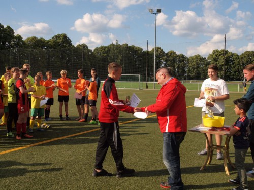 Unser Bester mit Pokal geehrt