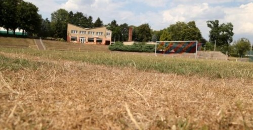 Meeraner Stadion dörrt aus