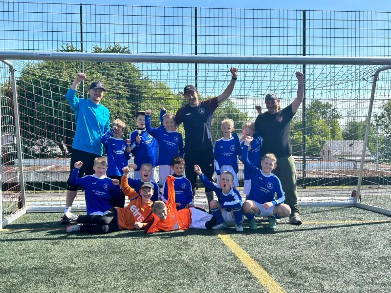 F-Junioren siegen beim Funino-Turnier und feiern beim Teamabend